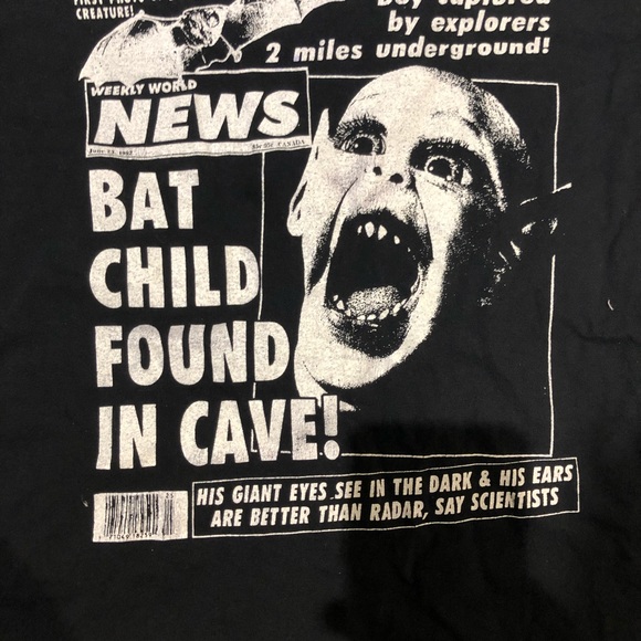 Graphic Tee Bat Child found in cave men’s medium - Picture 2 of 2